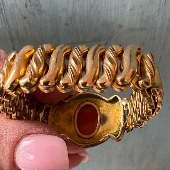 Gorgeous “Carmen” DFB Briggs Cameo Stretch “Sweetheart” Gold-Filled Bracelet - Picture 5 of 16